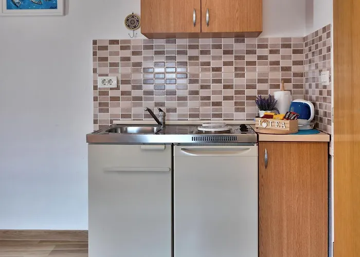 アパート Acapulco モスタル