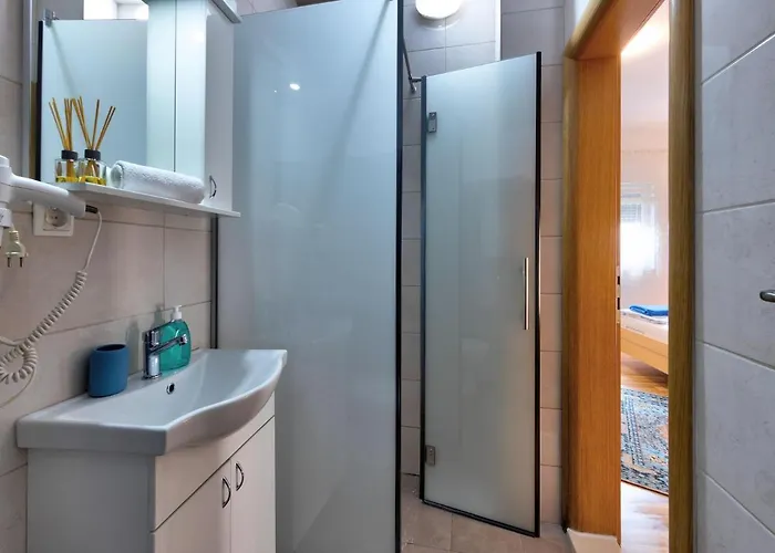 アパート Acapulco モスタル