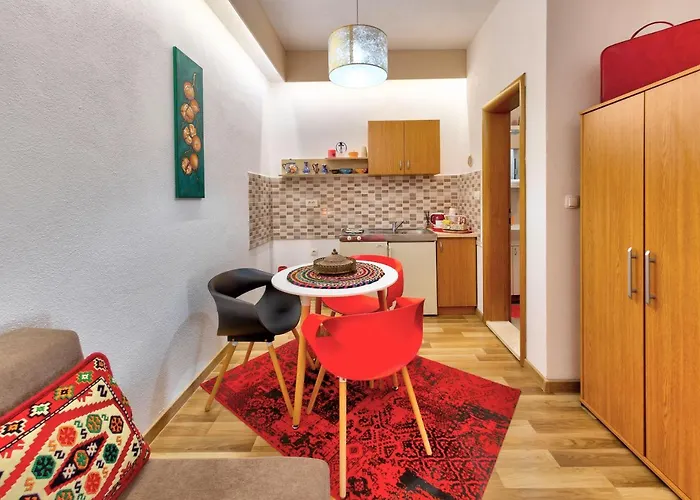 アパート Acapulco モスタル